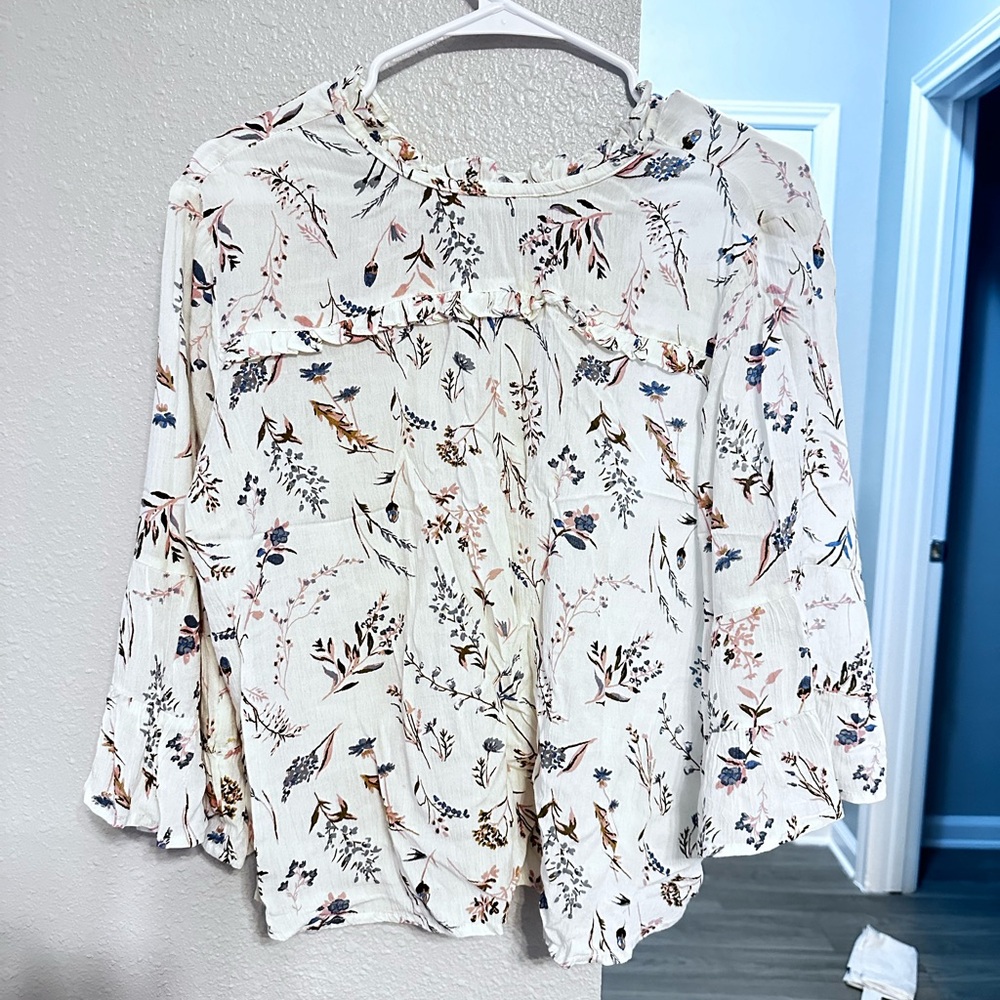 White Floral Bell Sleeve Blouse with Round Keyhole Neckline